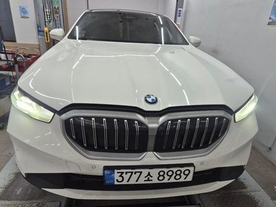 BMW 5 SERIES - 1