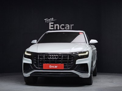 AUDI Q8 - 2
