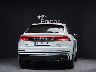 AUDI Q8 - 4