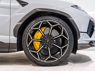 LAMBORGHINI URUS - 10