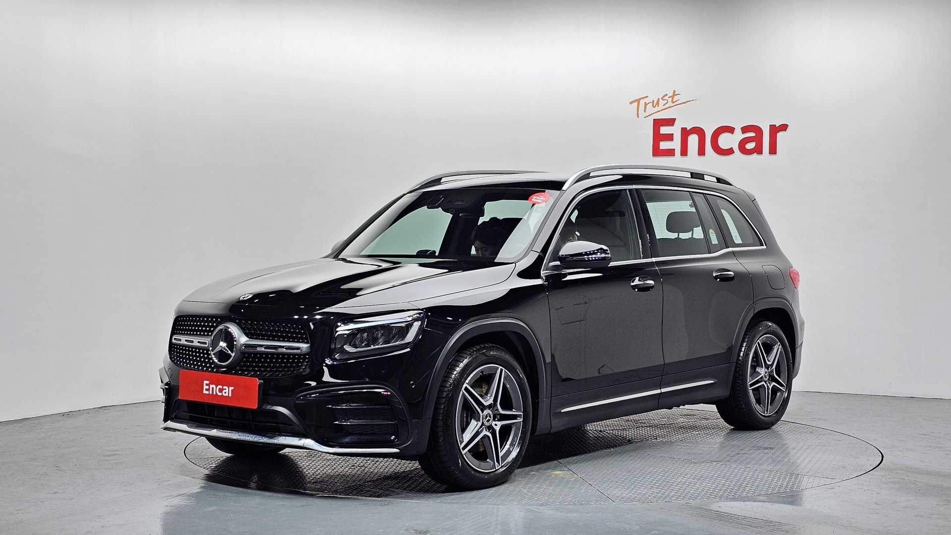 MERCEDES-BENZ GLB - View 1