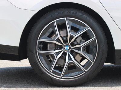 2025 BMW 5 SERIES — миниатюра 42