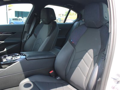 2025 BMW 5 SERIES — миниатюра 114