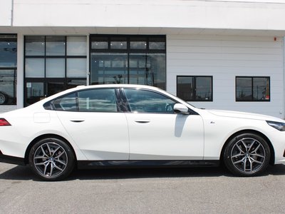 2025 BMW 5 SERIES — миниатюра 24