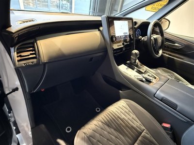 2026 TOYOTA ALPHARD photo 9