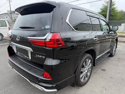 2016 Lexus LX photo 3