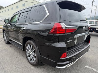 2016 Lexus LX photo 4