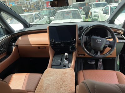صورة 10 لـ 2024 Toyota VELLFIRE