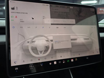 2025 Tesla MODEL Y — миниатюра 25