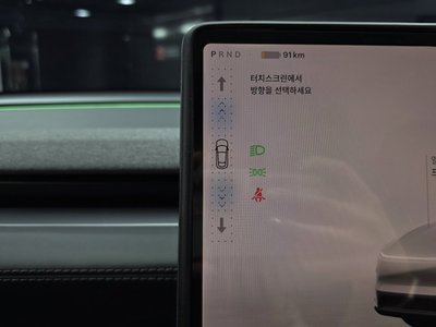2025 Tesla MODEL Y — миниатюра 12