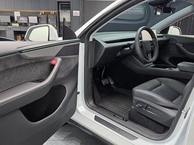 2025 Tesla MODEL Y — миниатюра 13