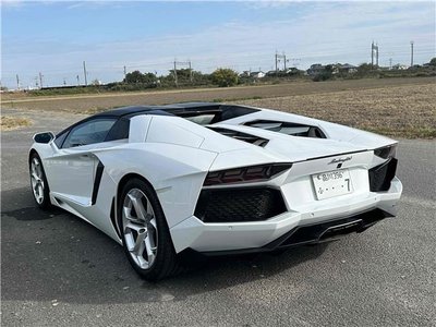 LAMBORGHINI AVENTADOR - 5