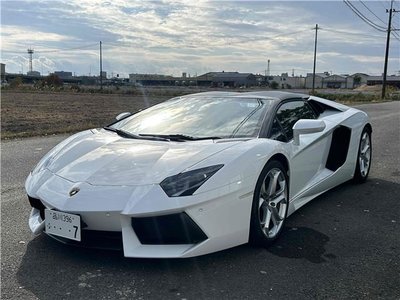 LAMBORGHINI AVENTADOR - 4
