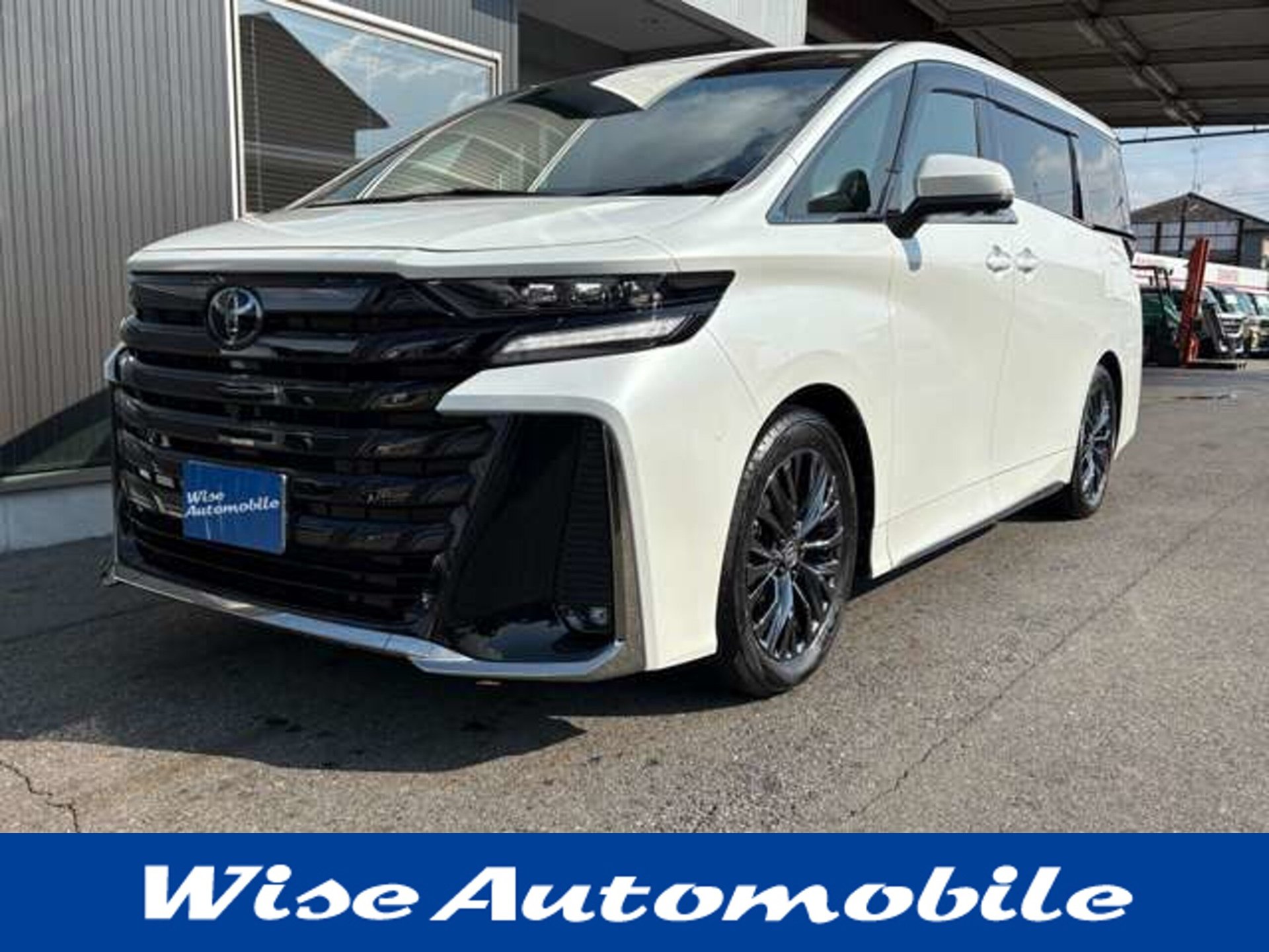 TOYOTA VELLFIRE - View 1