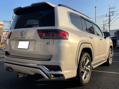 TOYOTA LAND CRUISER 300 - 7