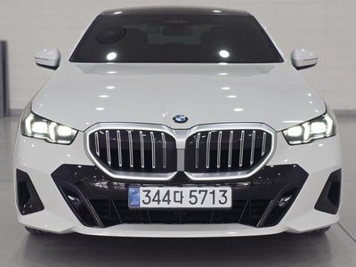 BMW 5 SERIES - 1