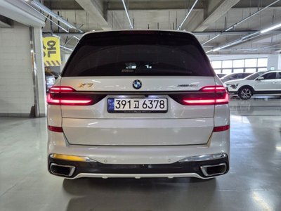 2023 BMW X7 photo 3