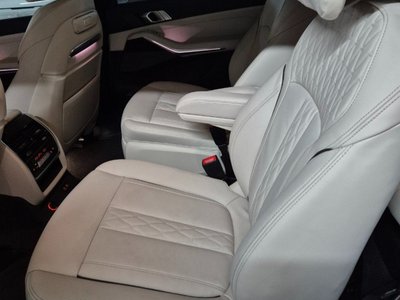 2023 BMW X7 photo 8