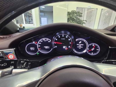 صورة 8 لـ 2019 Porsche PANAMERA