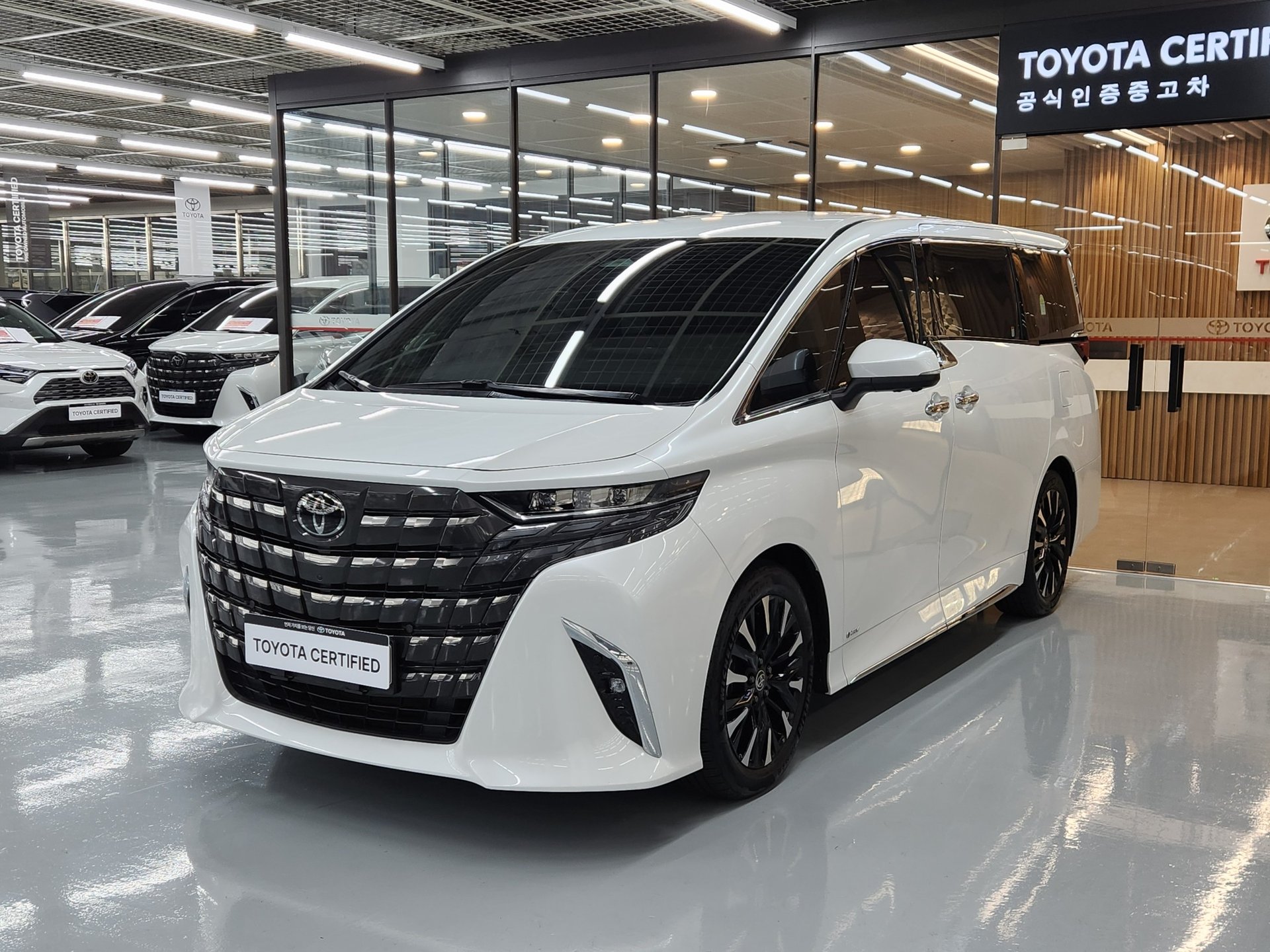 TOYOTA ALPHARD - View 1