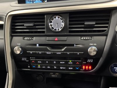 2021 Lexus RX thumbnail 32