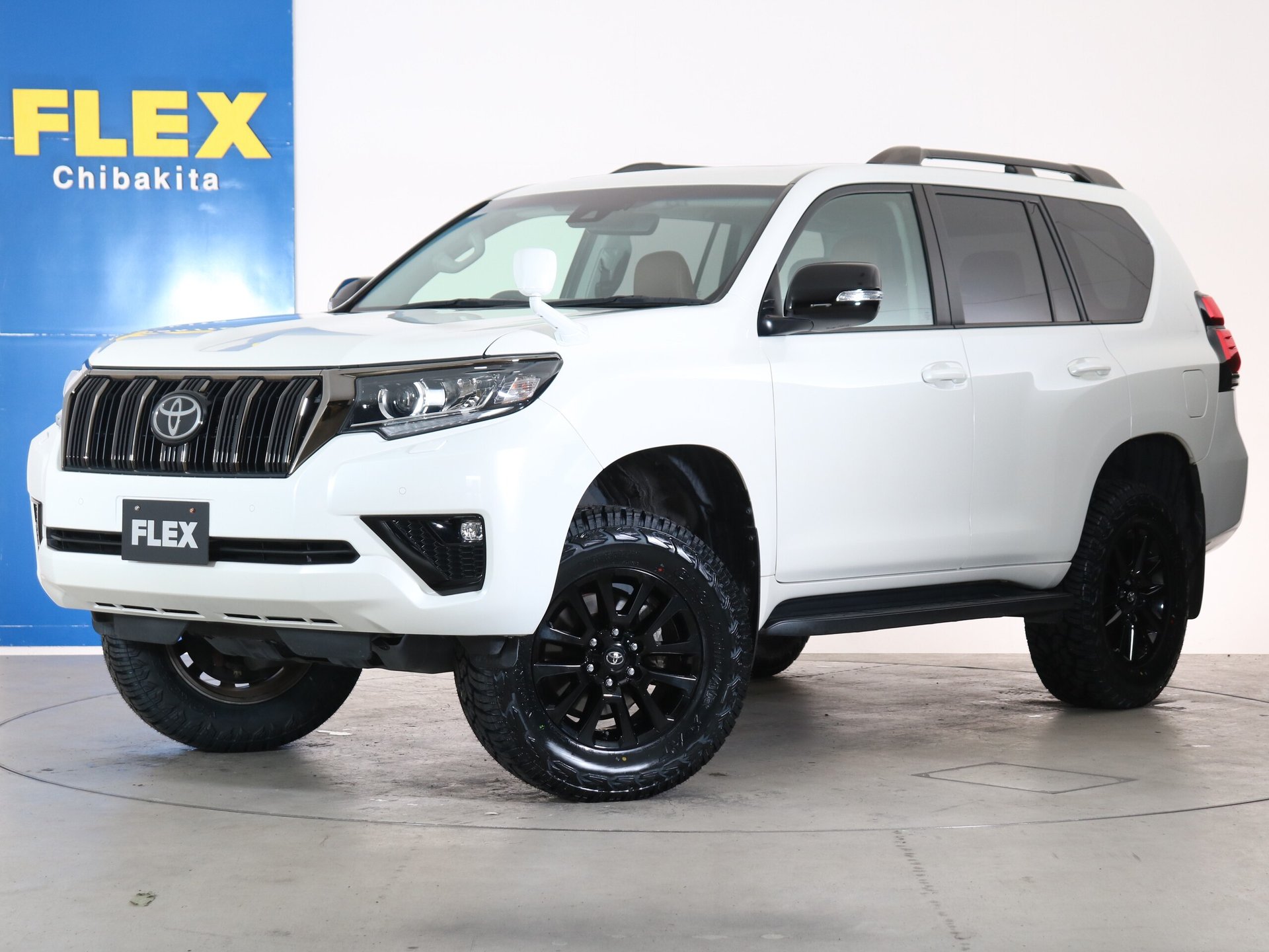 TOYOTA LAND CRUISER PRADO - View 1