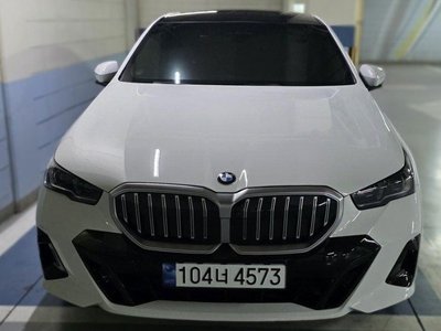 BMW 5 SERIES - 1
