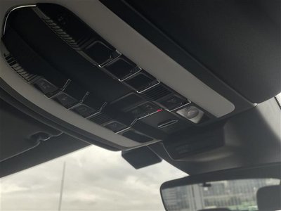2022 Porsche MACAN — миниатюра 23