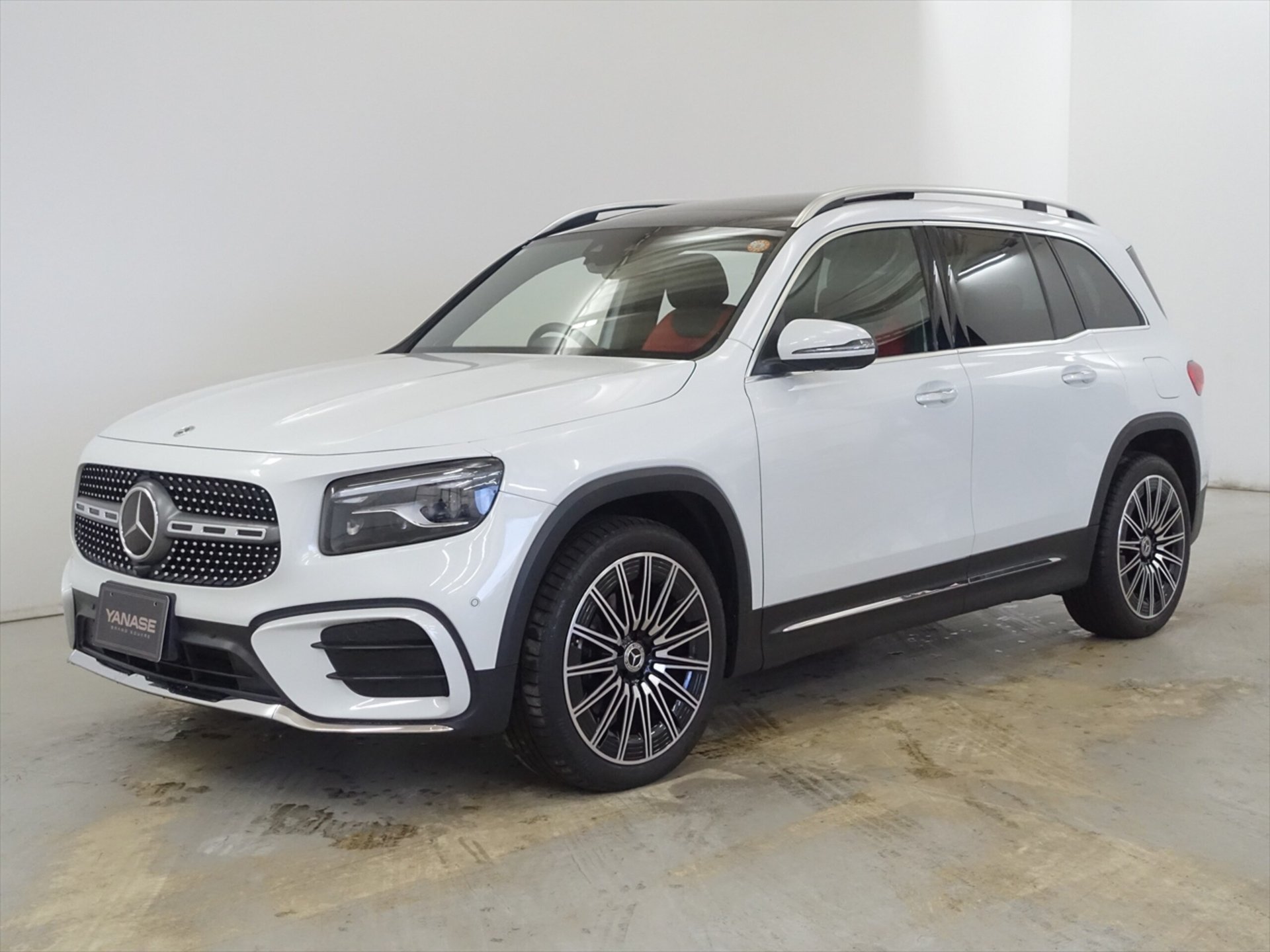 MERCEDES-BENZ GLB - View 1