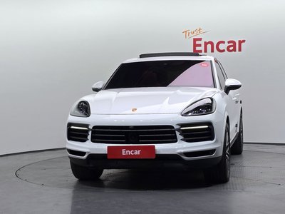 2023 Porsche CAYENNE photo 2