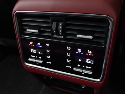2023 Porsche CAYENNE thumbnail 32