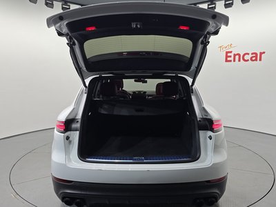 2023 Porsche CAYENNE thumbnail 24
