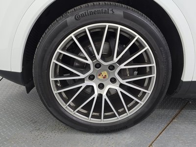 2023 Porsche CAYENNE photo 6