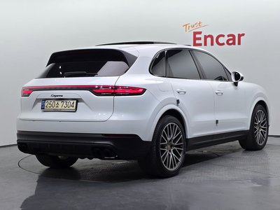 2023 Porsche CAYENNE photo 3