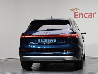 AUDI E-TRON - 4