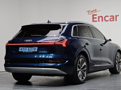 AUDI E-TRON - 3