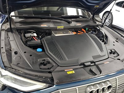 AUDI E-TRON - 7