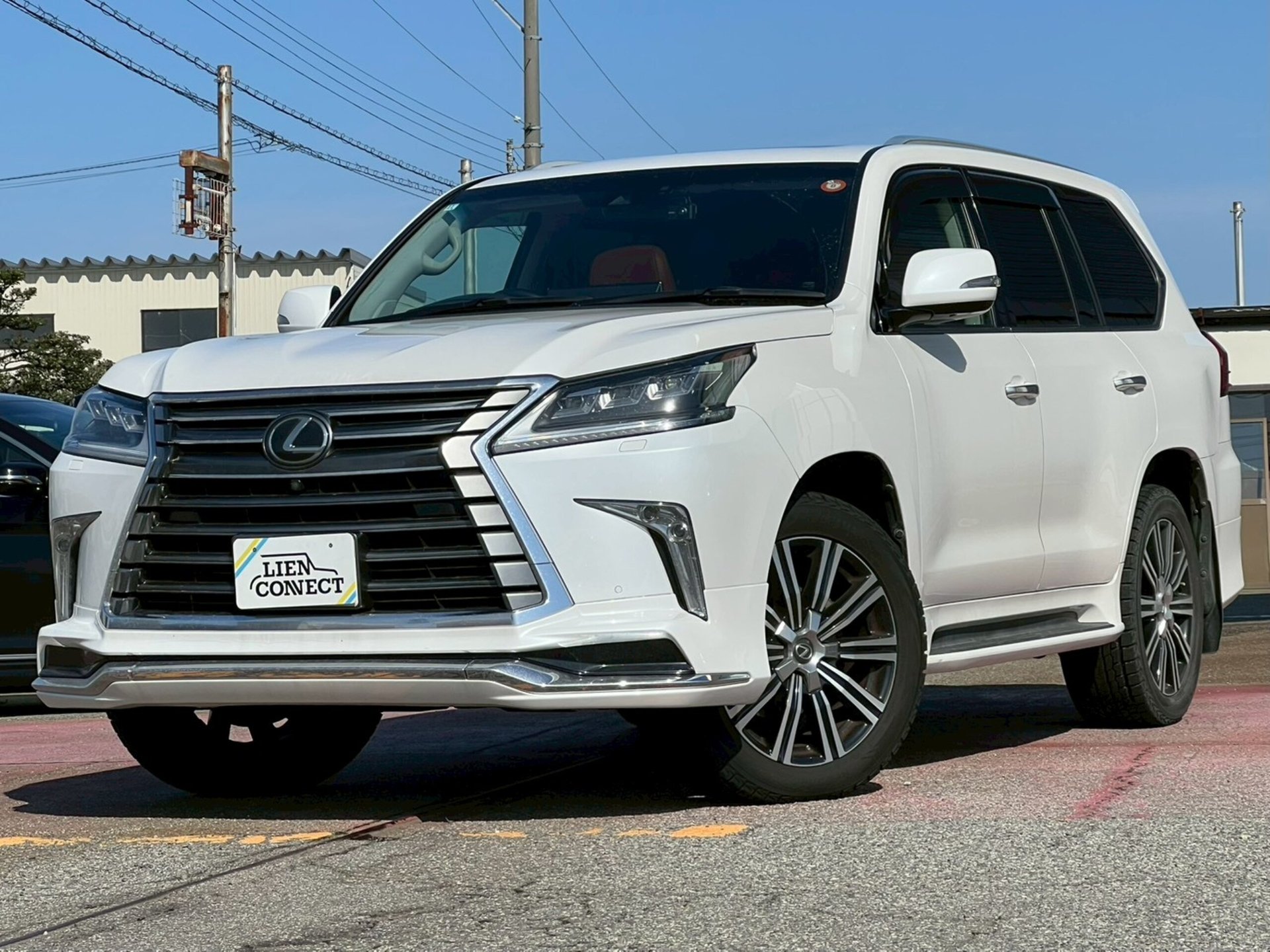 LEXUS LX - View 1