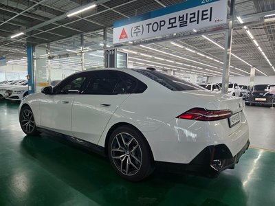 2023 BMW 5 SERIES 照片 4