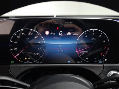 MERCEDES-BENZ E-CLASS - 8