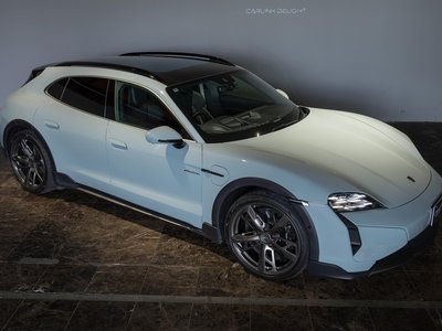 2024 Porsche TAYCAN photo 2