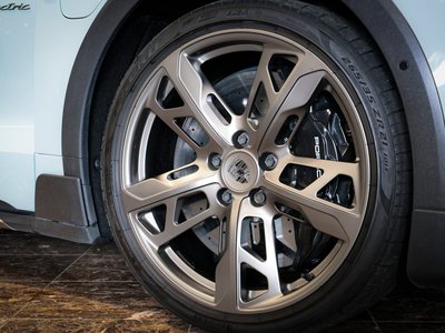 2024 Porsche TAYCAN photo 9