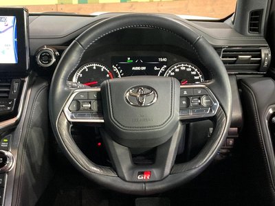 TOYOTA LAND CRUISER 300 - 9