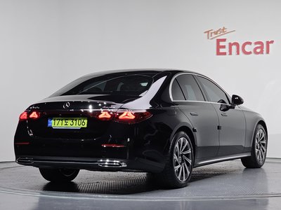 MERCEDES-BENZ E-CLASS - 4