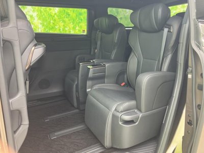 2025 Toyota ALPHARD — фото 8
