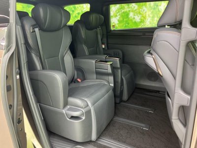 2025 Toyota ALPHARD — фото 5