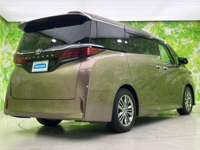2025 Toyota ALPHARD — фото 3