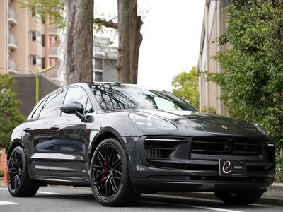 PORSCHE MACAN - 1