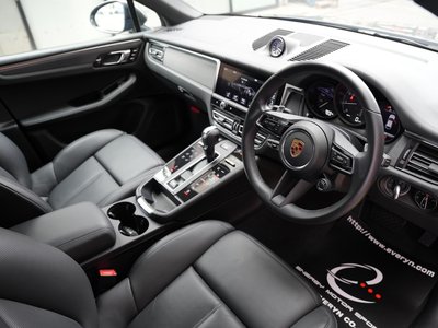 PORSCHE MACAN - 3