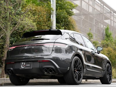 PORSCHE MACAN - 2
